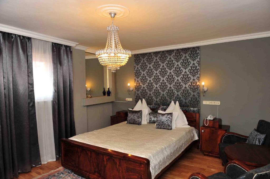 Boutique Hotel Szarcsa Szekesfehervar Phòng bức ảnh