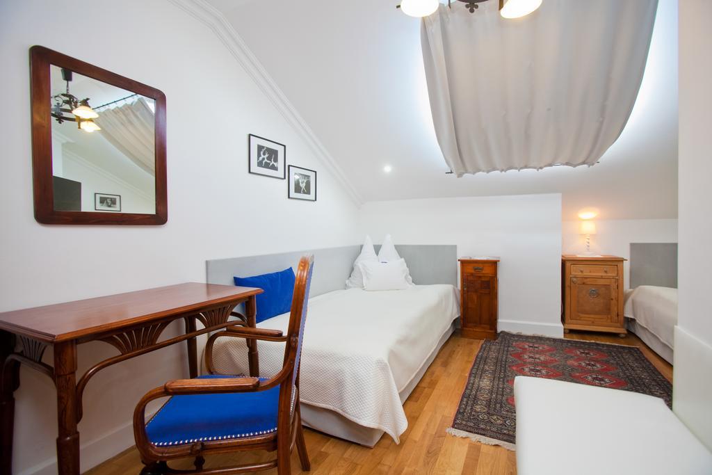 Boutique Hotel Szarcsa Szekesfehervar Ngoại thất bức ảnh