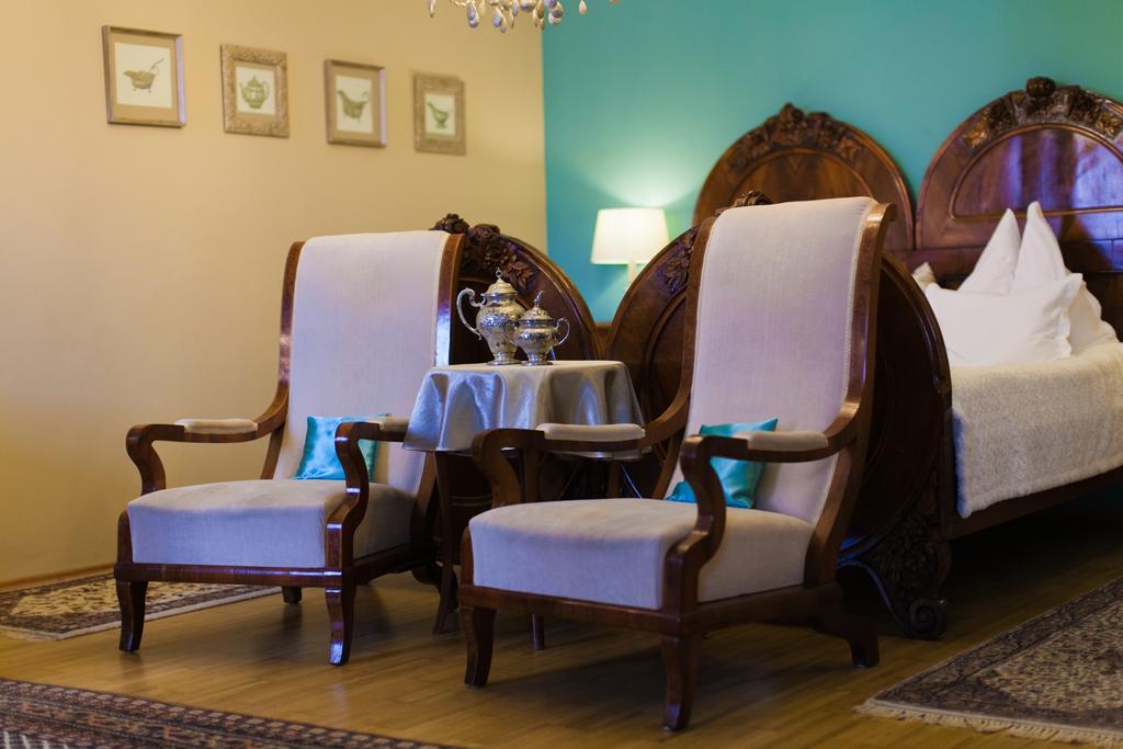 Boutique Hotel Szarcsa Szekesfehervar Ngoại thất bức ảnh