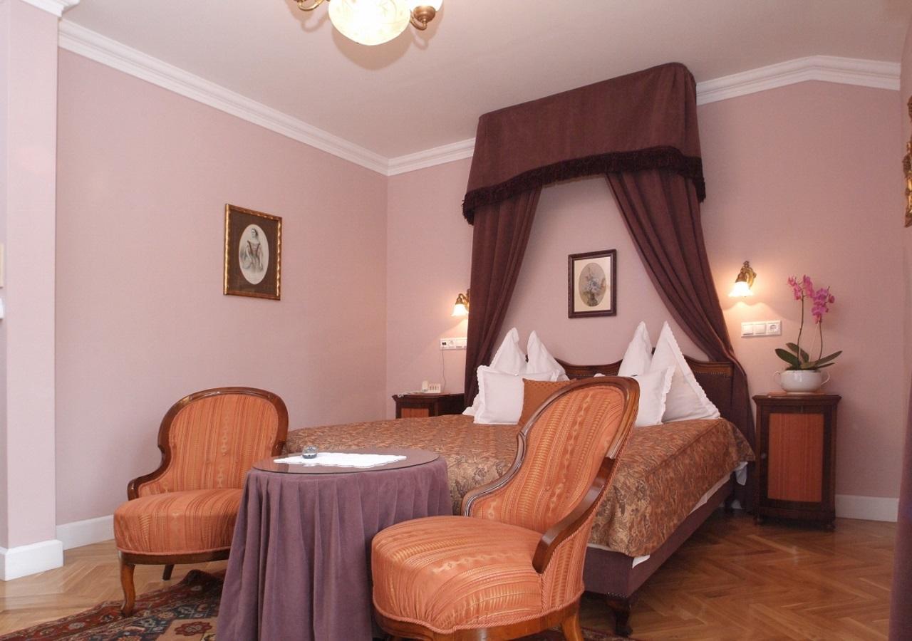 Boutique Hotel Szarcsa Szekesfehervar Ngoại thất bức ảnh