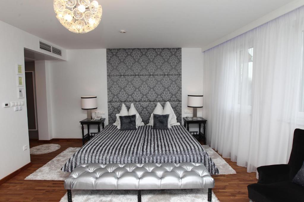 Boutique Hotel Szarcsa Szekesfehervar Phòng bức ảnh